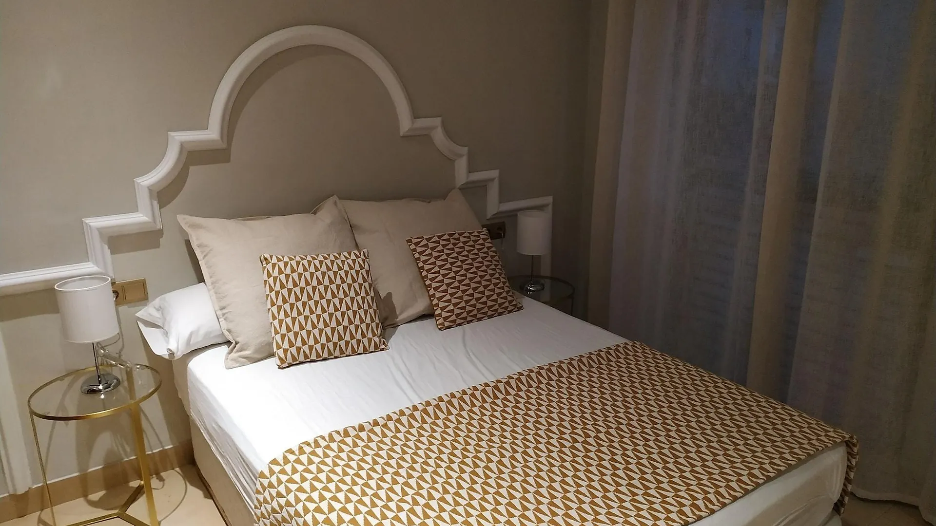 Oficentro Suites Apartaments مالقة إسبانيا